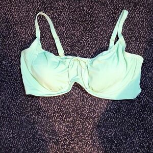 WILD FABLE WOMEN'S GREEN BIKINI TOP. NWT